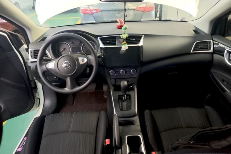 Used Nissan Sylphy 2024 Facelifted Three Classic 1.6XE CVT Comfort Edition Center Console