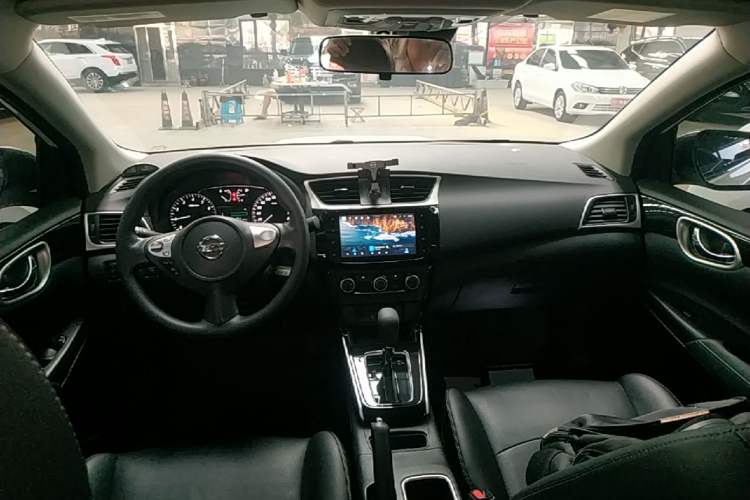 Used Nissan Sylphy 2024 Classic 1.6XL CVT Luxury Edition Center Console