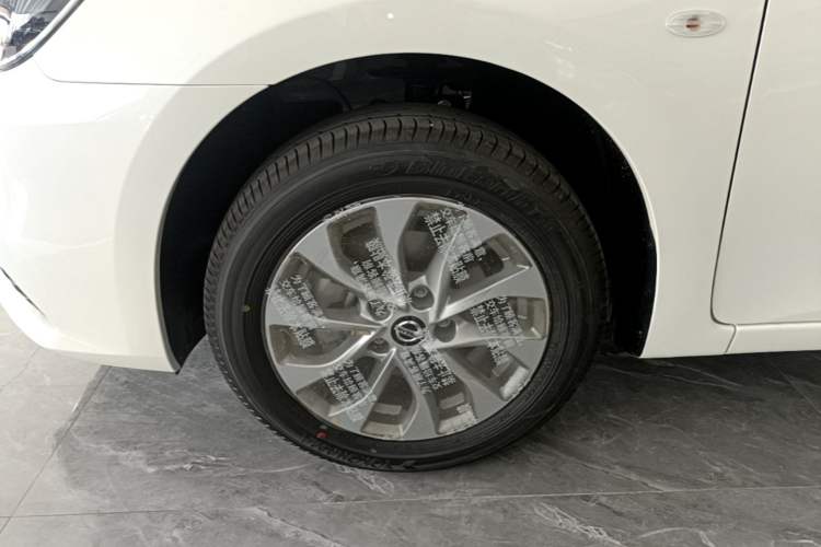 Used Nissan Sylphy 2024 Facelifted Three Classic 1.6XE CVT Comfort Edition Exterior 4