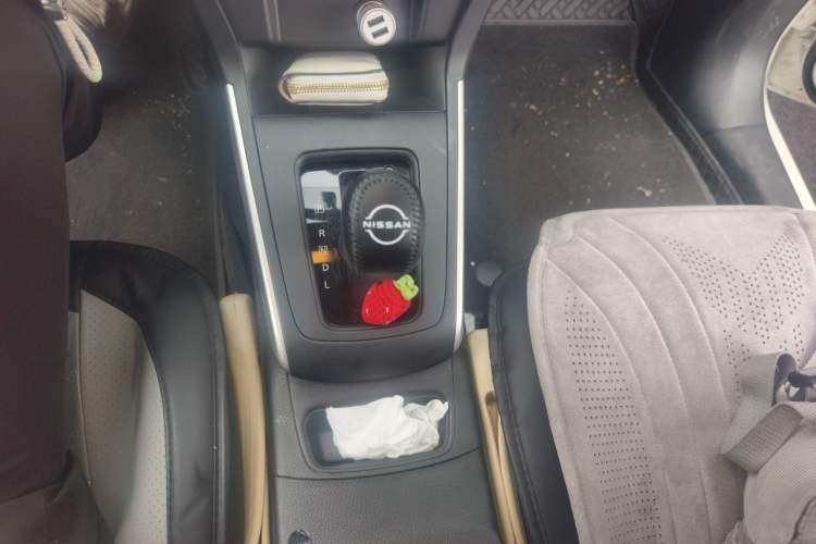 Used Nissan Sylphy 2024 Facelifted Three Classic 1.6XE CVT Comfort Edition Gear Lever