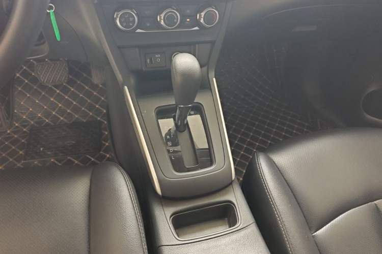 Used Nissan Sylphy 2024 Classic 1.6XE CVT Comfort Edition Gear Lever