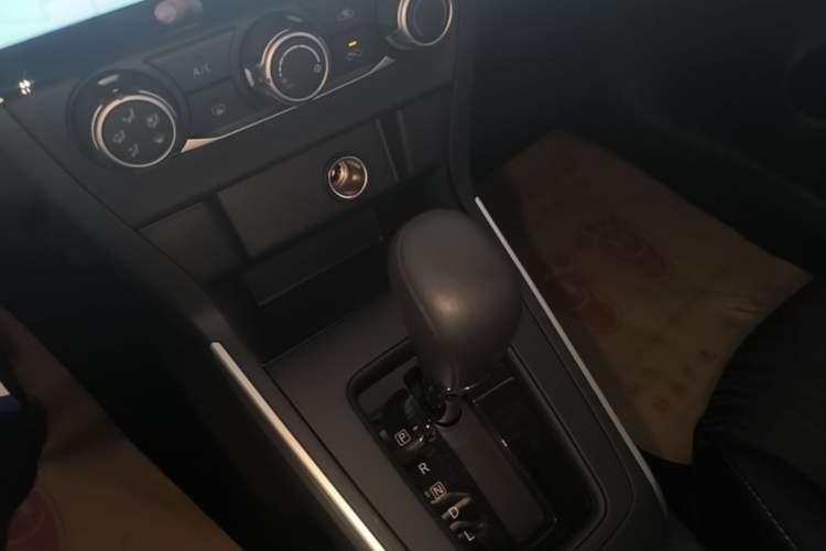 Used Nissan Sylphy 2024 Revised Version 2 Classic 1.6XL CVT Luxury Edition Gear Lever