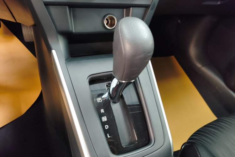 Used Nissan Sylphy 2024 Facelifted Three Classic 1.6XE CVT Comfort Edition Gear Lever