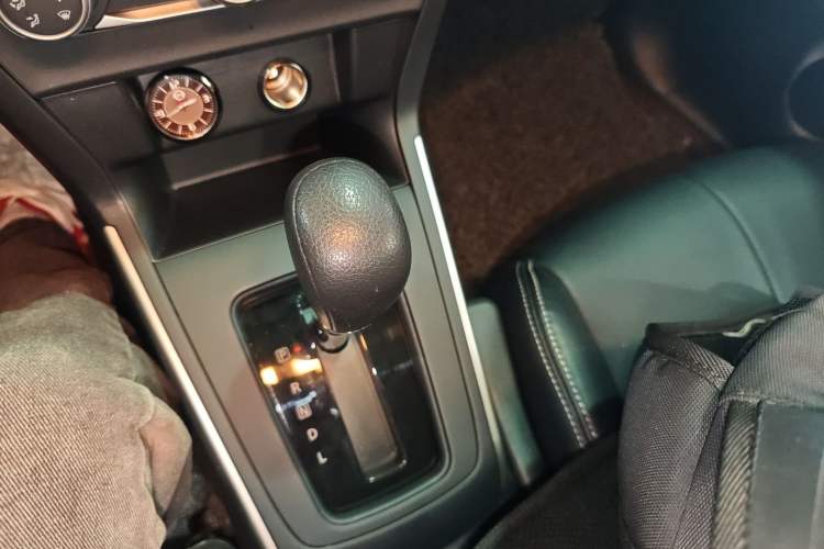 Used Nissan Sylphy 2024 Restyled Version 2 Classic 1.6XE CVT Comfort Edition Gear Lever