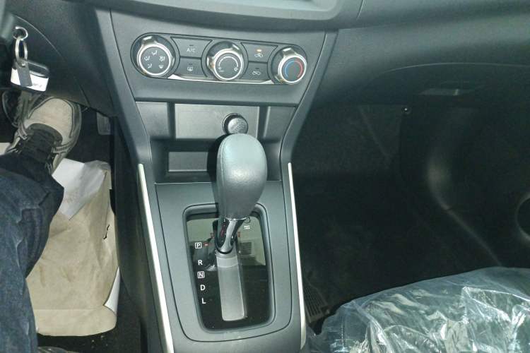 Used Nissan Sylphy 2024 Facelifted Three Classic 1.6XE CVT Comfort Edition Gear Lever