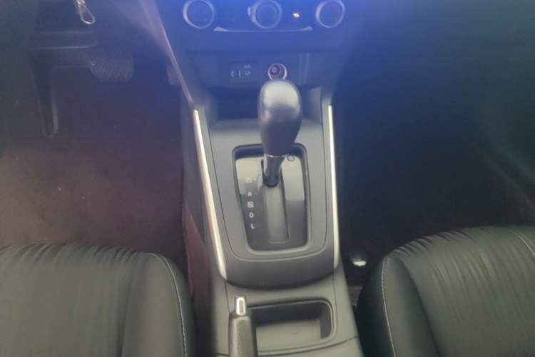 Used Nissan Sylphy 2024 Classic 1.6XE CVT Comfort Edition Gear Lever