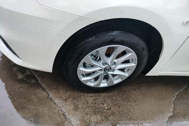 Used Nissan Sylphy 2024 Restyled Version 2 Classic 1.6XE CVT Comfort Edition Left Front Wheel Hub