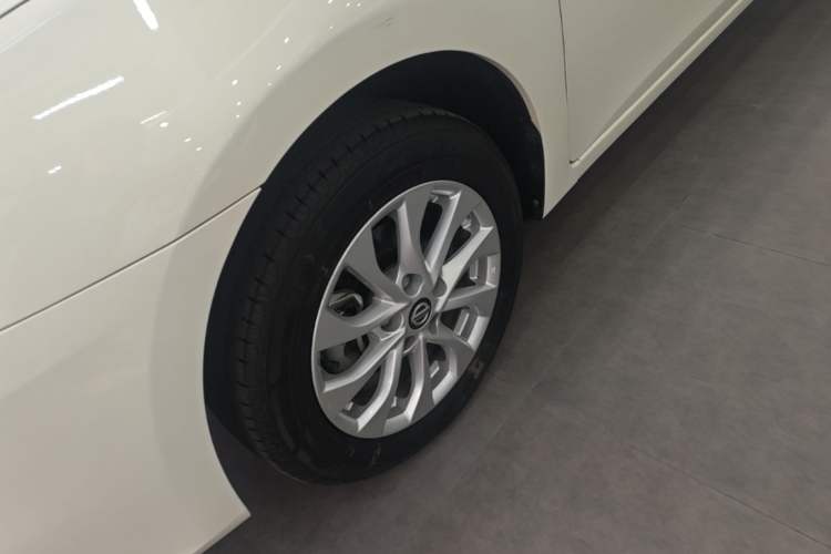 Used Nissan Sylphy 2024 Restyled Version 2 Classic 1.6XE CVT Comfort Edition Left Front Wheel Hub