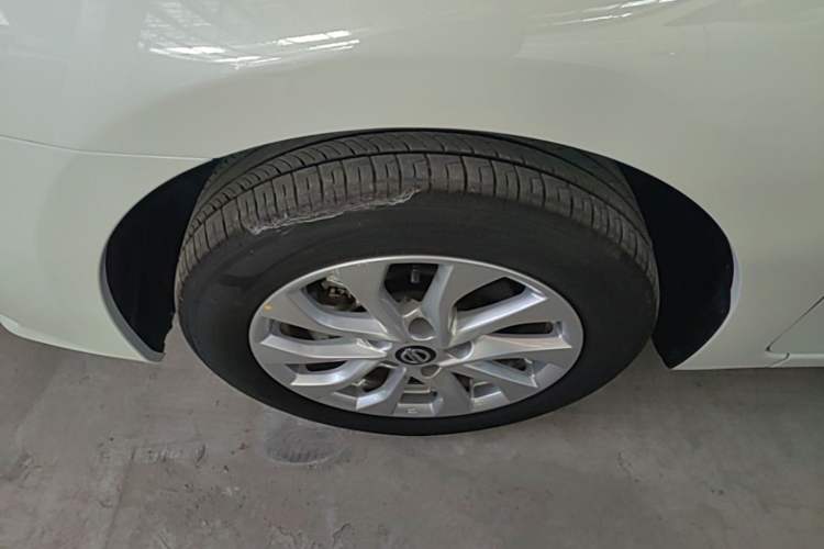 Used Nissan Sylphy 2024 Restyled Version 2 Classic 1.6XE CVT Comfort Edition Left Front Wheel Hub