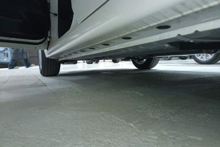 Used Nissan Sylphy 2024 Facelifted Three Classic 1.6XE CVT Comfort Edition Left Side Sill
