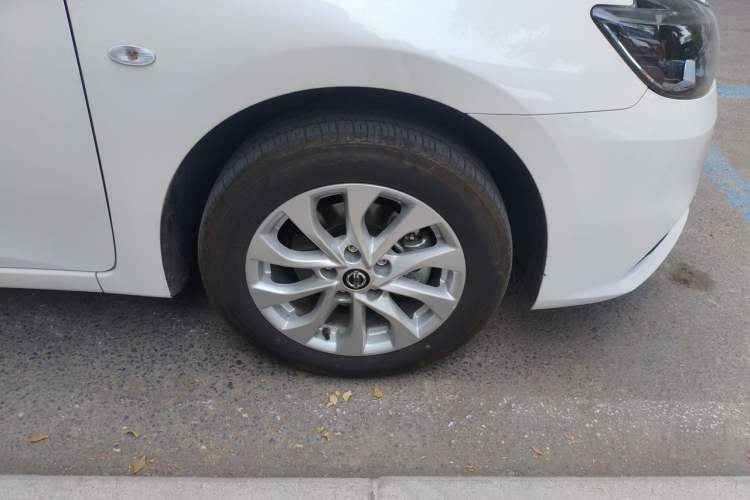 Used Nissan Sylphy 2024 Restyled Version 2 Classic 1.6XE CVT Comfort Edition Right Front Wheel Hub