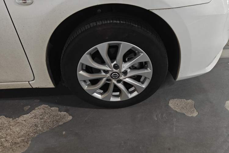 Used Nissan Sylphy 2024 Restyled Version 2 Classic 1.6XE CVT Comfort Edition Right Front Wheel Hub