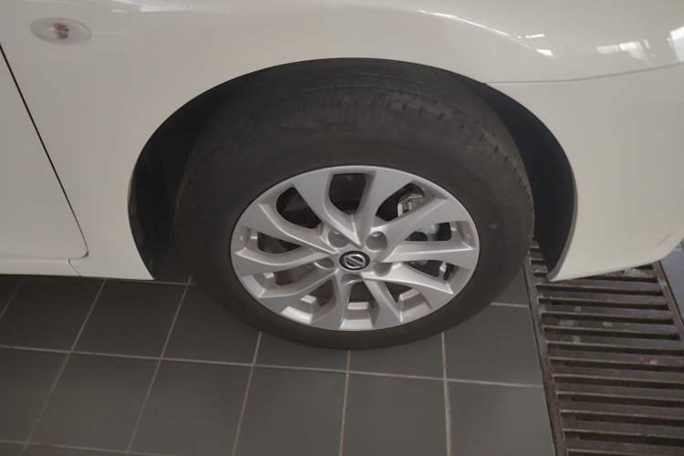 Used Nissan Sylphy 2024 Restyled Version 2 Classic 1.6XE CVT Comfort Edition Right Front Wheel Hub