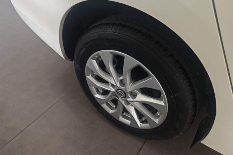 Used Nissan Sylphy 2024 Restyled Version 2 Classic 1.6XE CVT Comfort Edition Right Rear Wheel Hub