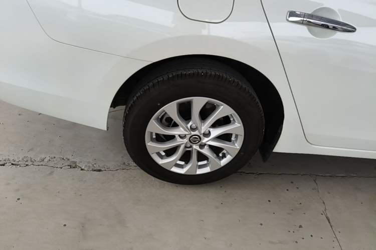 Used Nissan Sylphy 2024 Restyled Version 2 Classic 1.6XE CVT Comfort Edition Right Rear Wheel Hub