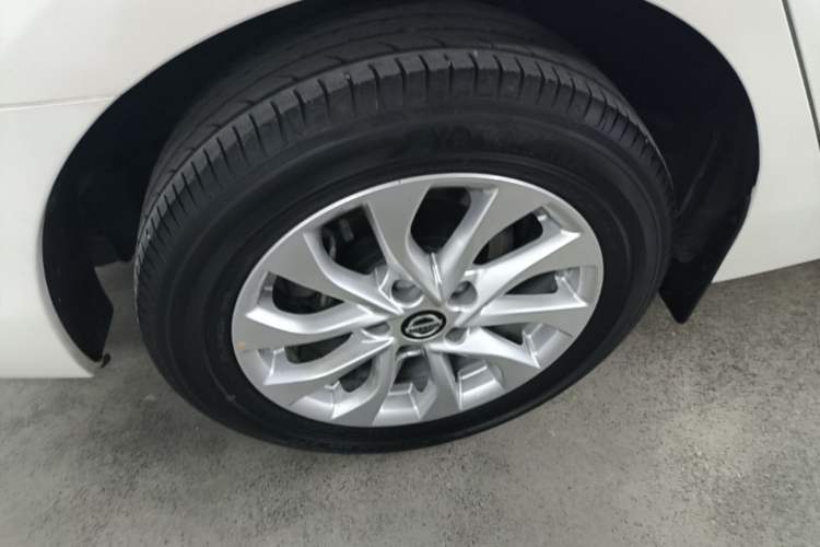 Used Nissan Sylphy 2024 Restyled Version 2 Classic 1.6XE CVT Comfort Edition Right Rear Wheel Hub