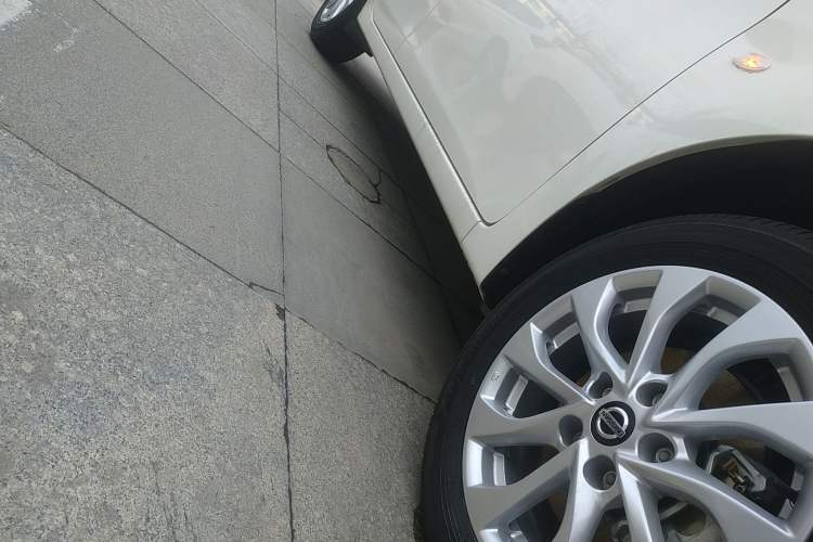 Used Nissan Sylphy 2024 Facelifted Three Classic 1.6XE CVT Comfort Edition Right Side Sill