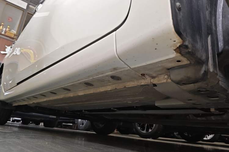 Used Nissan Sylphy 2024 Classic 1.6XE CVT Comfort Edition Right Side Sill