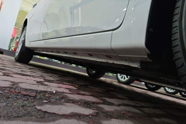 Used Nissan Sylphy 2024 Facelifted Three Classic 1.6XE CVT Comfort Edition Right Side Sill