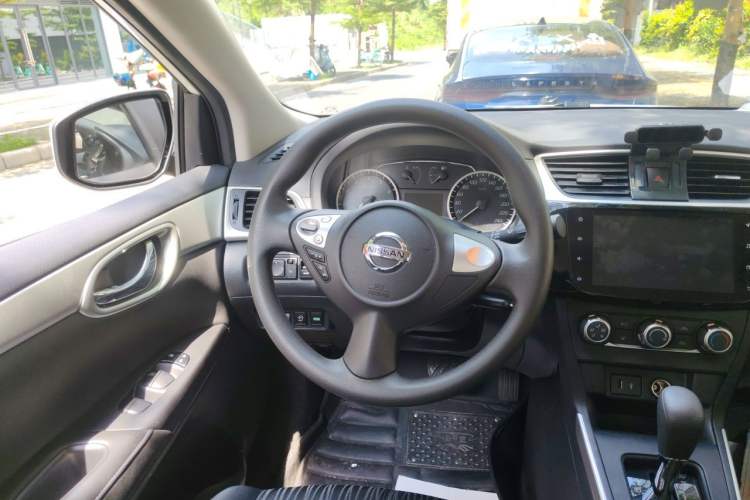 Used Nissan Sylphy 2024 Classic 1.6XE+ CVT Large-Screen Version Steering Wheel