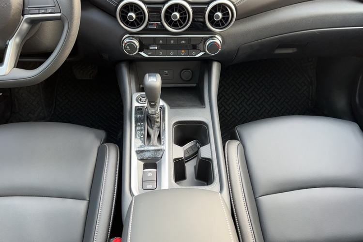 Used Nissan Sylphy 2025 1.6L CVT Genuine Edition Gear Lever
