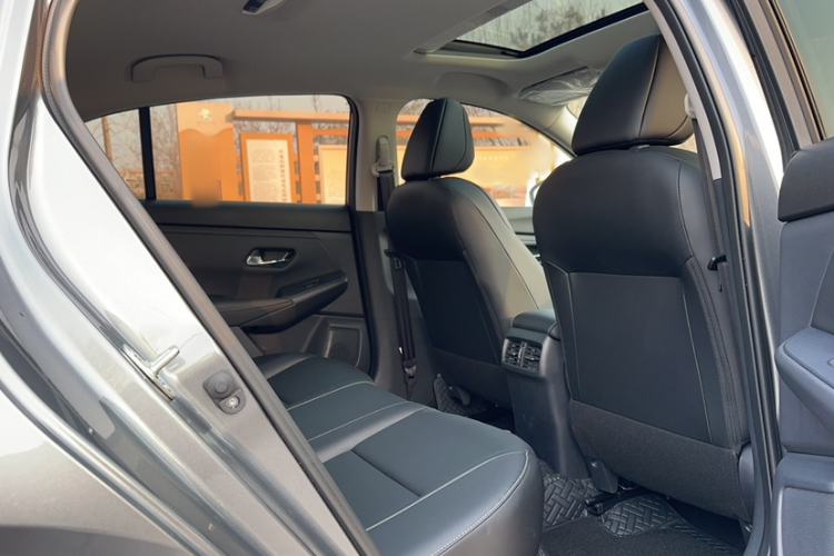 Used Nissan Sylphy 2025 1.6L CVT Genuine Edition Interior 3