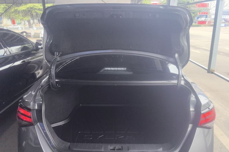 Used Nissan Sylphy 2025 1.6L CVT Genuine Edition Trunk