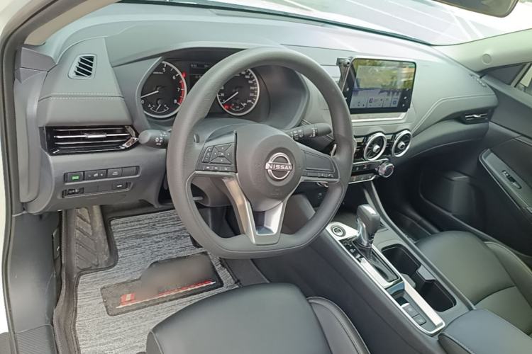 Used Nissan Sylphy 2025 1.6L CVT Genuine Edition Center Console