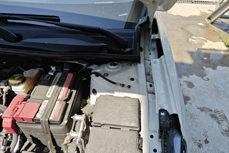 Used Nissan Sylphy 2025 1.6L CVT Genuine Edition Engine Bay Left