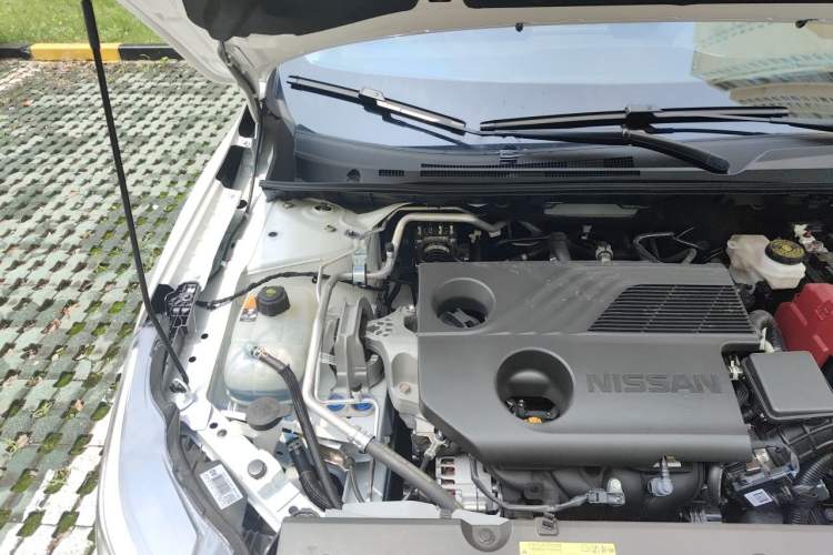 Used Nissan Sylphy 2025 1.6L CVT Genuine Edition Engine Bay Right