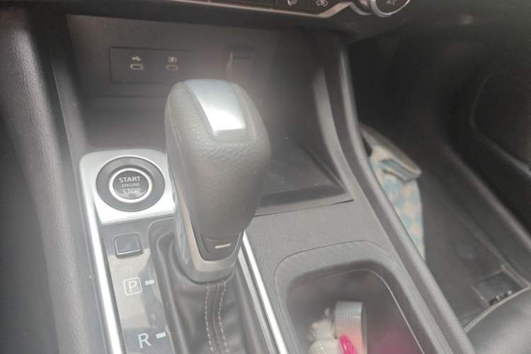 Used Nissan Sylphy 2025 1.6L CVT Genuine Edition Gear Lever