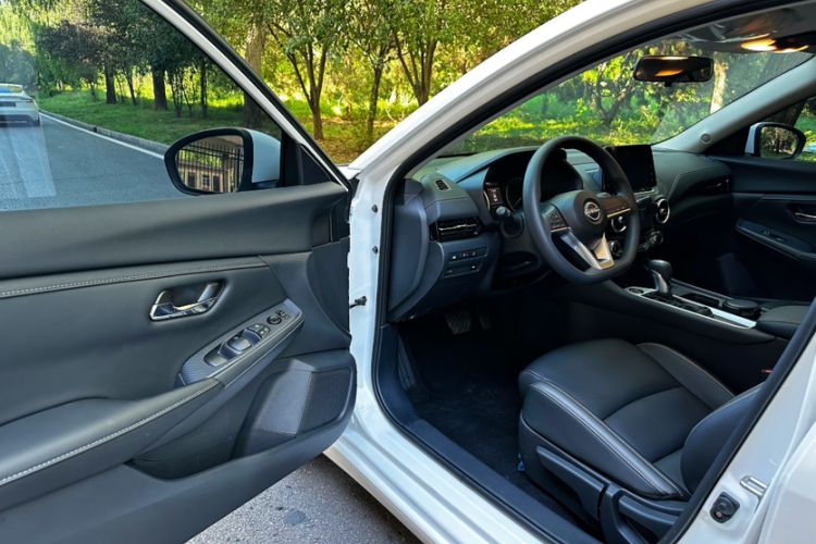 Used Nissan Sylphy 2025 1.6L CVT Genuine Edition Interior 4