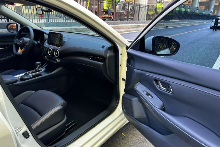 Used Nissan Sylphy 2025 1.6L CVT Genuine Edition Interior 8