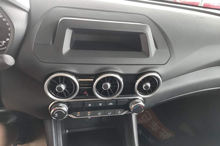 Used Nissan Sylphy 2026 1.6L CVT Comfort Edition Audio And AC Panel