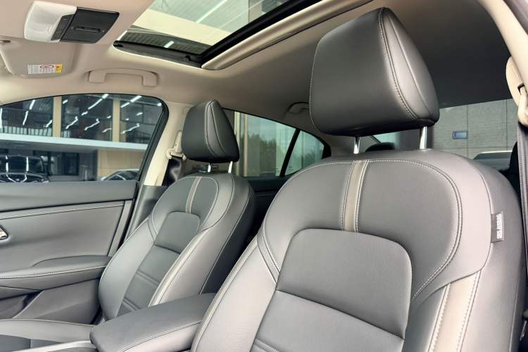Used Nissan Sylphy 2026 Model 1.6L CVT Genuine Edition Exterior 4