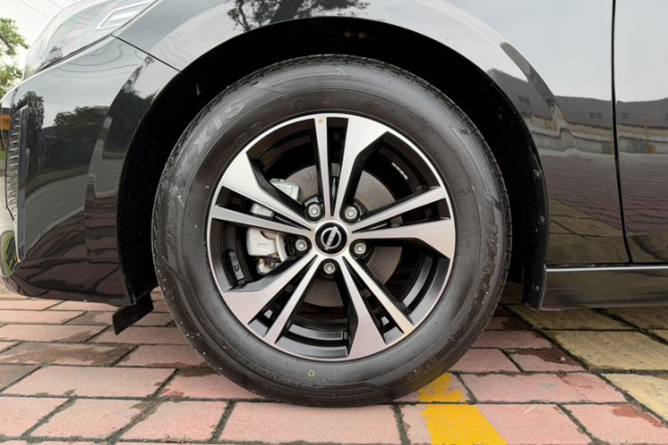Used Nissan Sylphy 2026 Model 1.6L CVT Enjoyment Edition Exterior 4