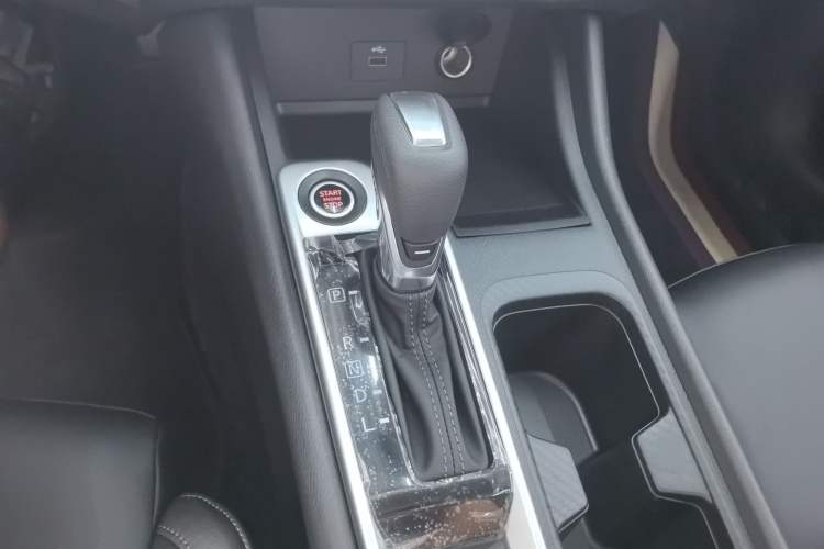 Used Nissan Sylphy 2026 Model 1.6L CVT Genuine Edition Gear Lever