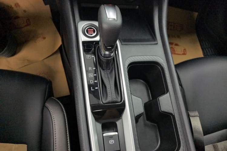 Used Nissan Sylphy 2026 Model 1.6L CVT Genuine Edition Gear Lever