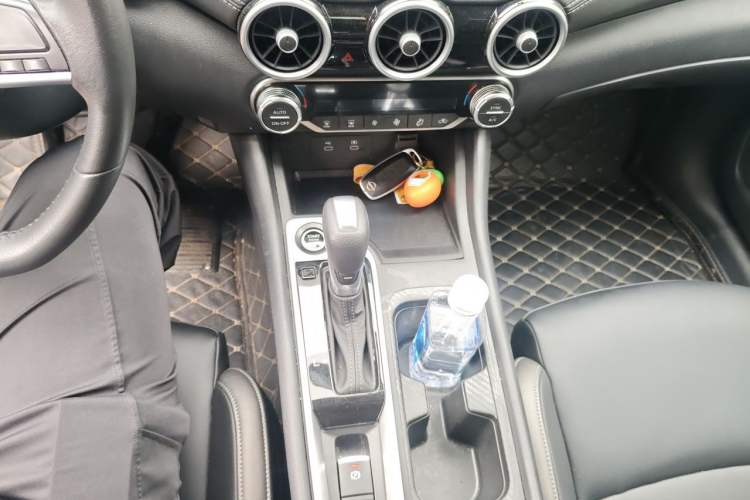 Used Nissan Sylphy 2026 Model 1.6L CVT Enjoyment Edition Gear Lever