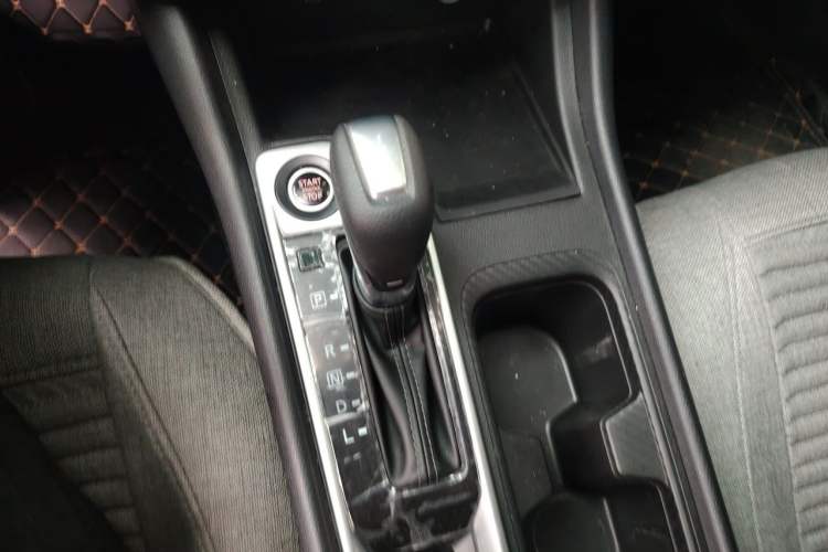 Used Nissan Sylphy 2026 Model 1.6L CVT Enjoyment Edition Gear Lever