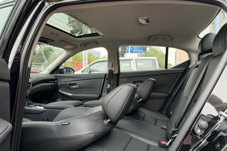 Used Nissan Sylphy 2026 Model 1.6L CVT Enjoyment Edition Headliner