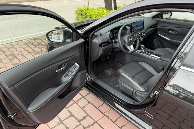 Used Nissan Sylphy 2026 Model 1.6L CVT Enjoyment Edition Interior 2