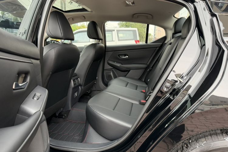 Used Nissan Sylphy 2026 Model 1.6L CVT Enjoyment Edition Interior 2