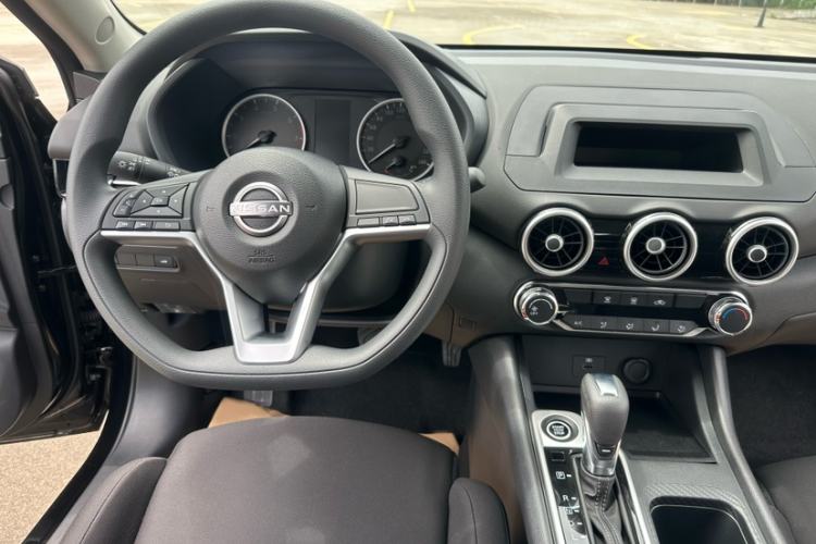 Used Nissan Sylphy 2026 Model 1.6L CVT Worry-Free Edition Interior 3