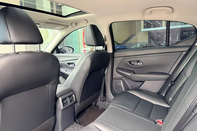 Used Nissan Sylphy 2026 Model 1.6L CVT Genuine Edition Interior 4