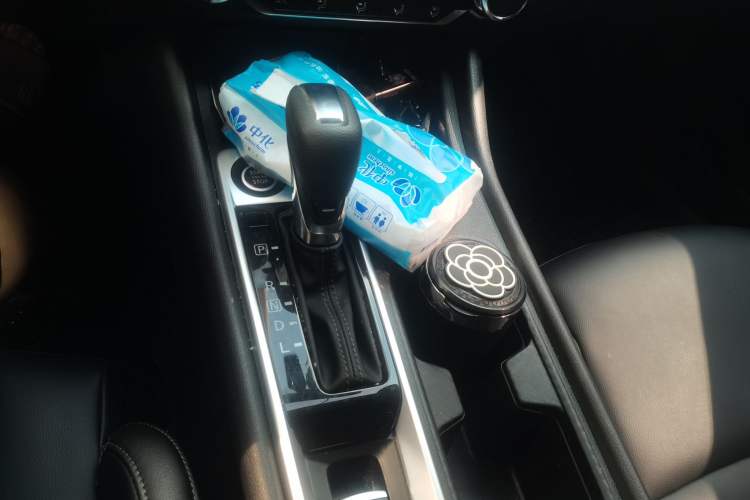 Used Nissan Sylphy 2026 Model 1.6L CVT Genuine Edition Gear Lever