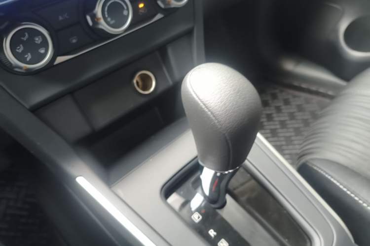 Used Nissan Sylphy 2026 Classic 1.6L CVT Peace of Mind Edition Gear Lever