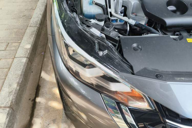 Used Nissan Sylphy 2026 Model 1.6L CVT Worry-Free Edition Right Front Headlight