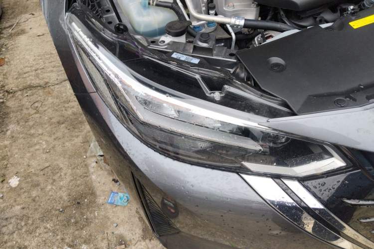Used Nissan Sylphy 2026 Model 1.6L CVT Genuine Edition Right Front Headlight