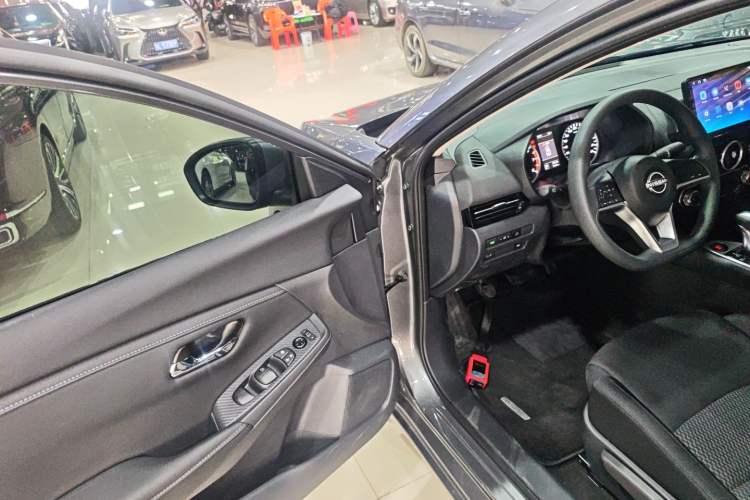 Used Nissan Sylphy 2026 Model 1.6L CVT Worry-Free Edition Interior 3